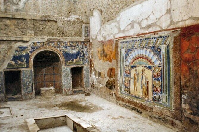 Half Day Excursion to Herculaneum from Naples with Lunch - Guides You Might Meet: Clear Explanations Make Herculaneum Easier