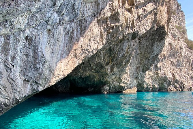 Half day tour of Capri by private boat - I Faraglioni and the Faraglione di Mezzo Photo Pass