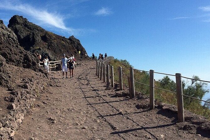 Half-Day Vesuvius Drive and Summit Hike from Naples with Lunch - Pompeii lunch stop: 50 minutes that should not be wasted
