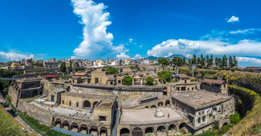 Herculaneum: 2-Hour Skip-the-Line Tour from Sorrento - Inside the site: pacing, photos, and the café catch