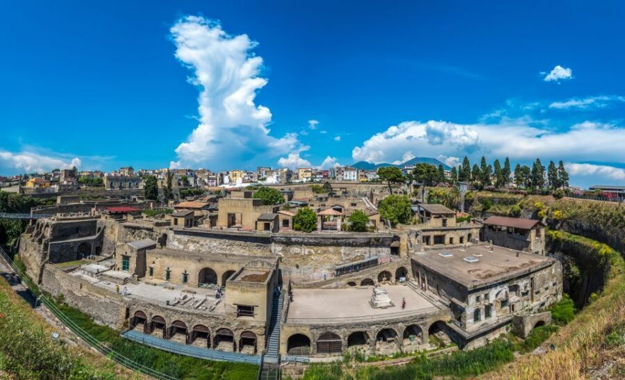 Herculaneum: 2-Hour Skip-the-Line Tour from Sorrento - The 2-hour walking tour at Herculaneum: what your guide helps you notice