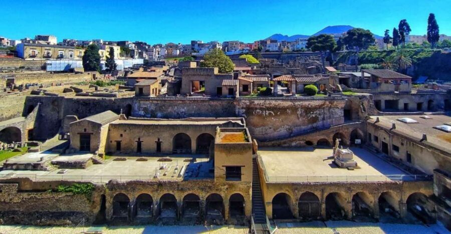 Herculaneum with an Archaelogical Guide & Ticket - Getting There from Sorrento: The 08:00 Departure and Coach Ride