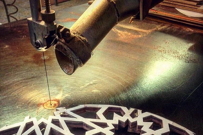 Inlaid wood Factory Tour - The hands-on moment: making (and respecting) the details