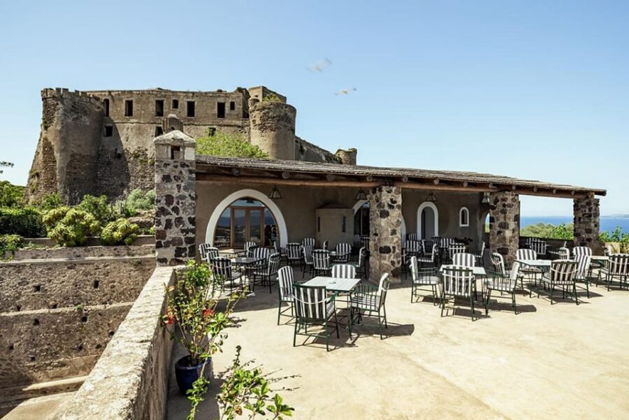 Ischia: Hydrofoil+Transfer+Aragonese Castle Entry Ticket - Getting to the fortress: the stone bridge and first sightlines