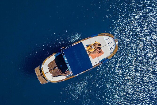 Ischia island private excursion on Gozzo Fratelli Aprea 7,5m - Your 10:00am start: meeting point and pickup spots that actually matter