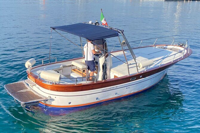 Ischia island private excursion on Gozzo Fratelli Aprea 7,5m - Castello Aragonese from the sea: the best camera position is on the water