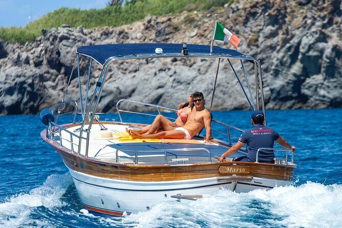 Ischia island private excursion on Gozzo Fratelli Aprea 7,5m - The long sail around Ischia and the lunch freedom