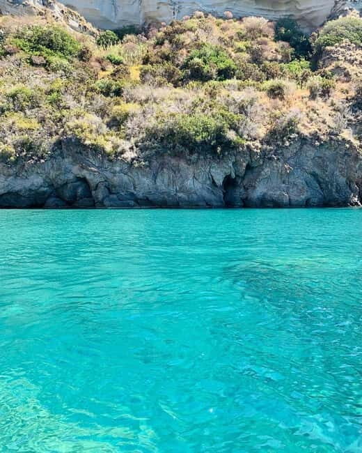 Ischia: The Most Beautiful Boat Excursion In Ischia - Cartaromana for lunch: movies, shore restaurants, and Aragonese Castle views