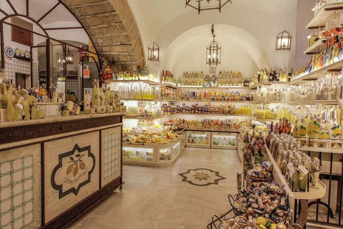 Learn how to make Amalfi limoncello - Meeting Antichi Sapori d’Amalfi: the “family workshop” feel