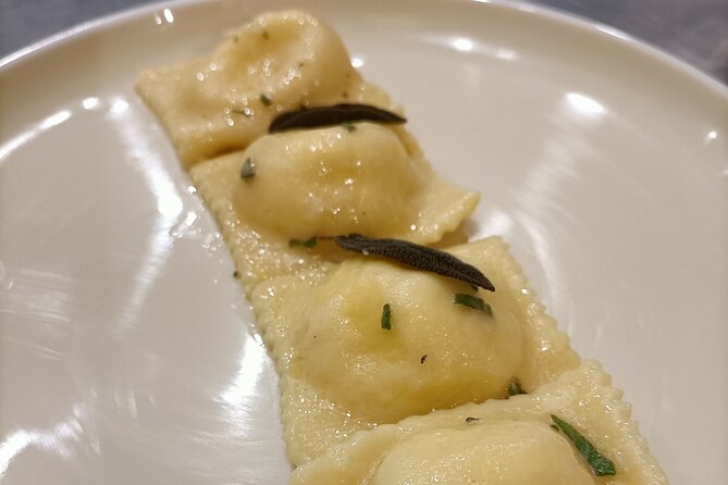 Lezione di Cucina : Pasta Fresca - Going beyond pasta: mozzarella production may be possible