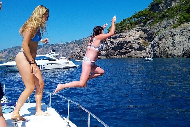 Luxury cruise from Salerno along the Amalfi Coast - Conca dei Marini: sea arch, fishermen’s cave, and possible lunch