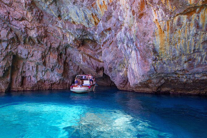 Luxury Private Boat Tour from Sorrento to Amalfi Coast– Shamal 40 - The boat day you’re paying for: comfort, hosting style, and pace