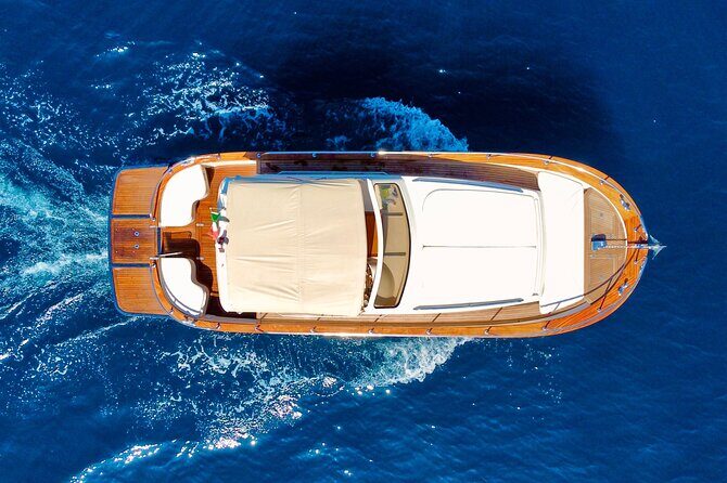 Luxury private boat tour to Capri and Blue Grotto on Gozzo 32 ft - A private 32-foot gozzo day from Sorrento