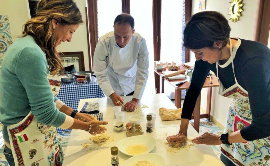 Make Neapolitan Pizza With A View Of Naples Like No Other - Getting to Int. 23 Piano 5 in Di Lauro without stress