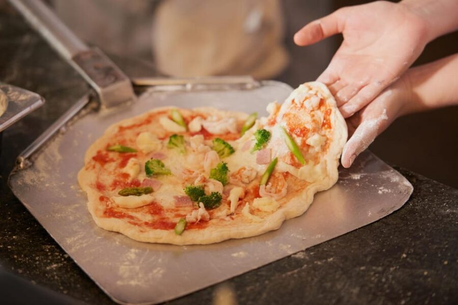 Master Authentic Neapolitan Pizza & Tiramisu at Home - Small-group comfort: snacks, drinks, and the feel of the session