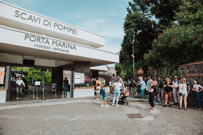 Mount Vesuvius Tour from Pompeii Led by an Expert Guide - The minibus ride: how the tour gets you ready