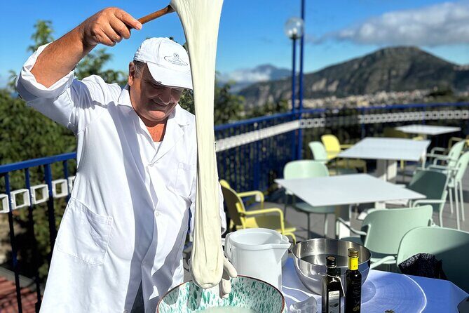 Mozzarella class & more in Sorrento - A hands-on mozzarella class with Sara in Sant’Agnello/Sorrento