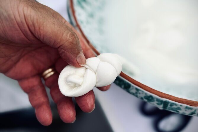 Mozzarella class & more in Sorrento - Garden colors and the lemon orchard walk
