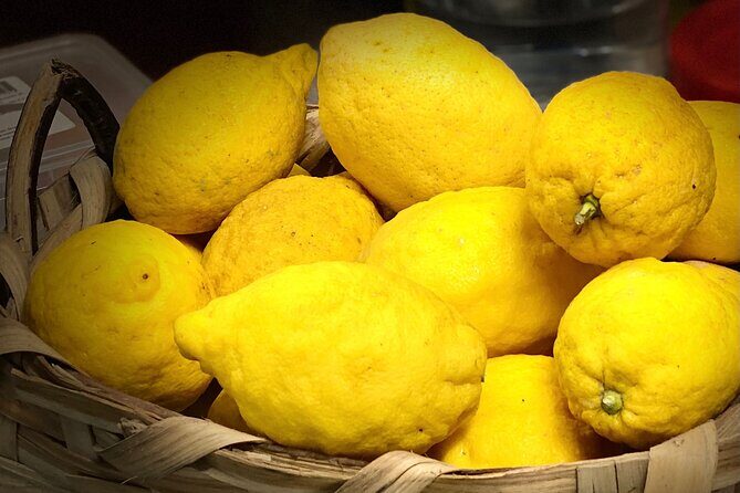 Mozzarella class & more in Sorrento - What you’ll learn: caciottina, treccia, and caciocavallo