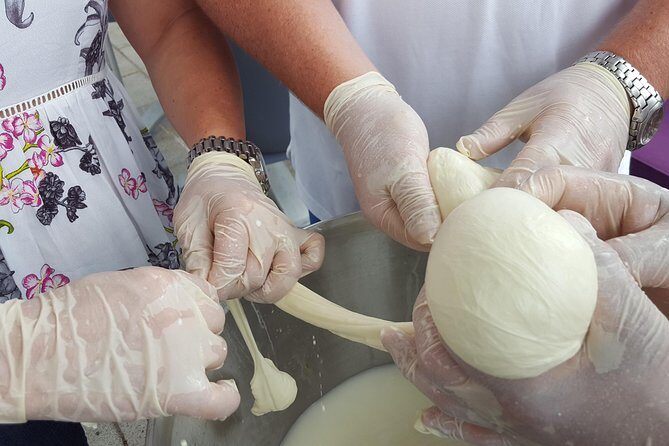 Mozzarella Class or Pizza Class - Why this Amalfi mozzarella day feels like more than a class
