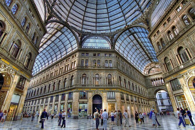 Naples - 4 hours in the streets of the city - Spaccanapoli: The City-Splitting Street You Will Start to Recognize