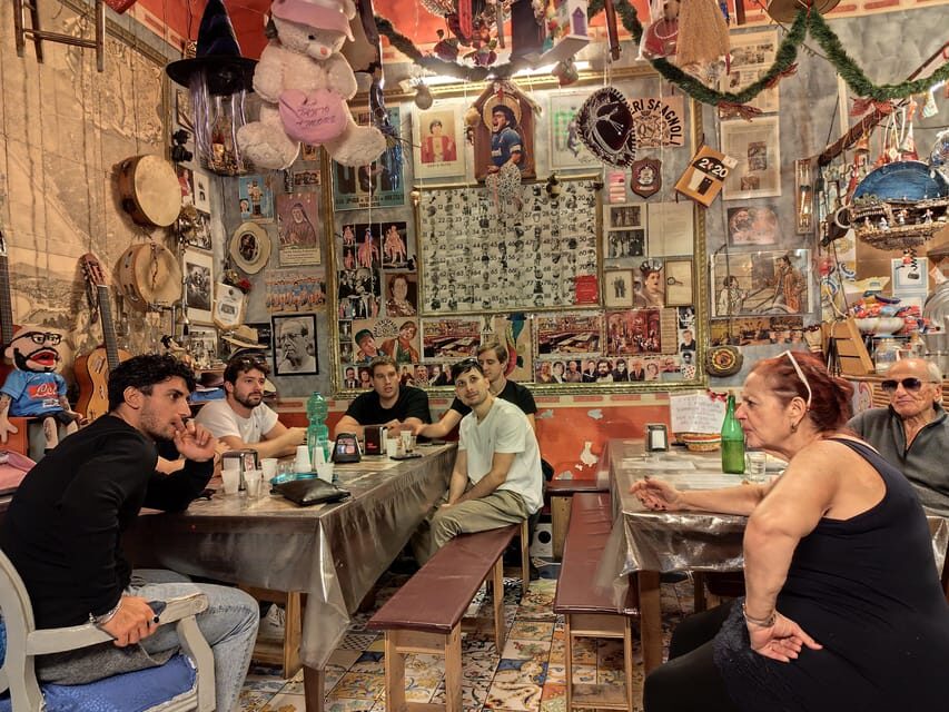 Naples: Authentic Family Home Lunch with Music Show & Spanish Quarters Tour - Finding the Spanish Quarters the local way: Toledo Metro to the alleys