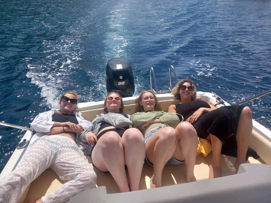 Naples: Bay of Naples Sunset Experience with Prosecco - A 3-hour Naples sunset cruise that keeps things simple