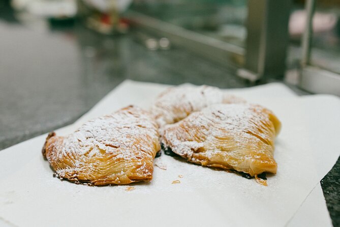 Naples by Night: Ultimate Neapolitan Tasting Tour - Pizzette, Pulled Mozzarella, Provola, and Taralli: The Hands-On Snack Phase