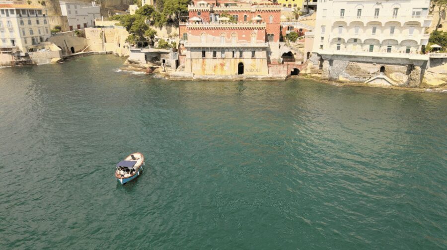 Naples: Castel dell'Ovo Boat Tour with Snorkeling & Aperitif - Mergellina and Molo Rugiada: the easy start point (without a hotel shuttle)