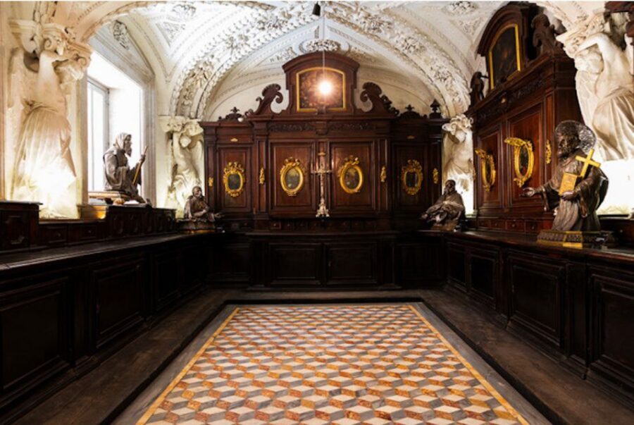Naples: Chapel & Museum of San Gennaro Guided Tour - Royal Chapel of the Treasure of San Gennaro: Baroque spectacle with devotion at the center