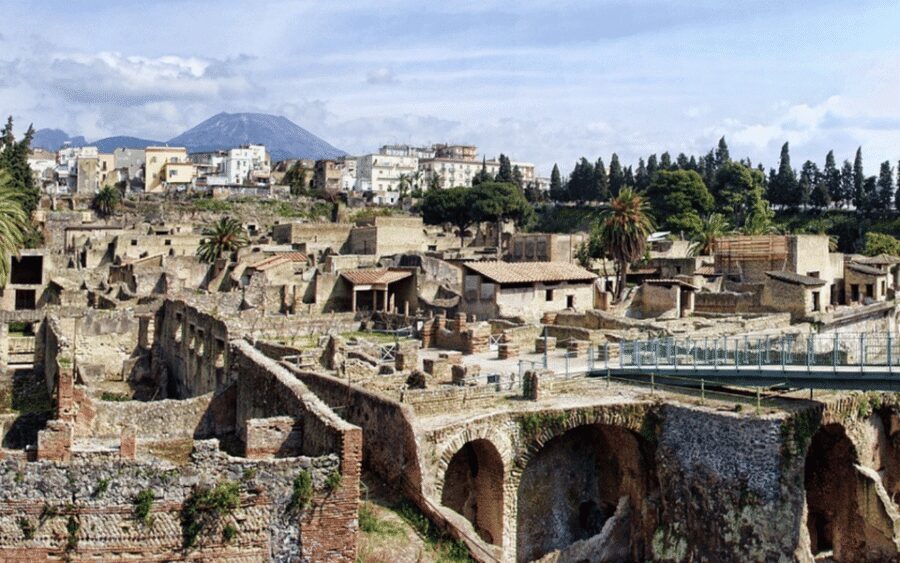 Naples: Herculaneum Entry Ticket with Digital Audio Guide - Getting There and First Steps at Corso Resina