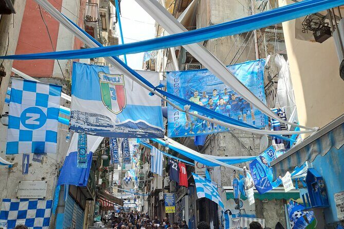 Naples historic center private tour with pizza lunch - Quartieri Spagnoli: street neighborhoods with a long afterstory