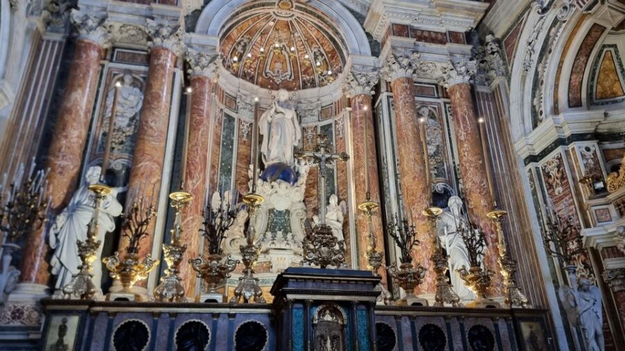 Naples: Monuments and Historic District Self-Guided Tour - Duomo di San Gennaro: the one audio track I’d plan around first