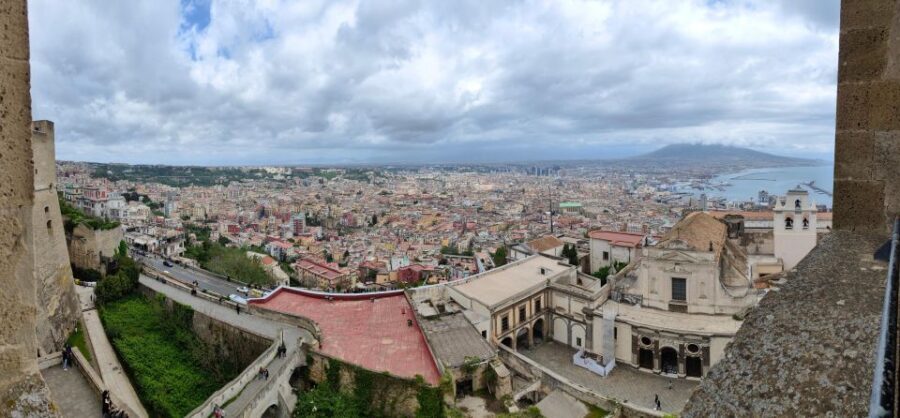 Naples Panoramic walking tour thourgh La Pedamentina scale - From Montesanto to Vomero: how the tour sets the tone