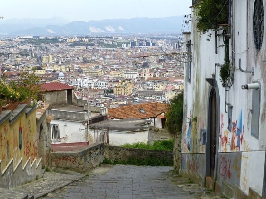 Naples Panoramic walking tour thourgh La Pedamentina scale - What the guide style adds (and when it might not)