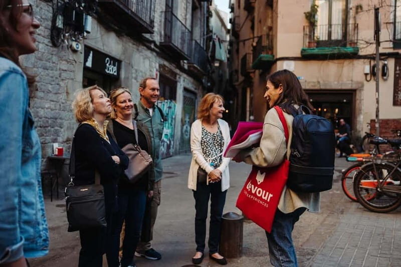 Naples: Pasta, Wine & Authentic Food Tour - Piazza Amedeo to chocolate shop: the night starts sweet