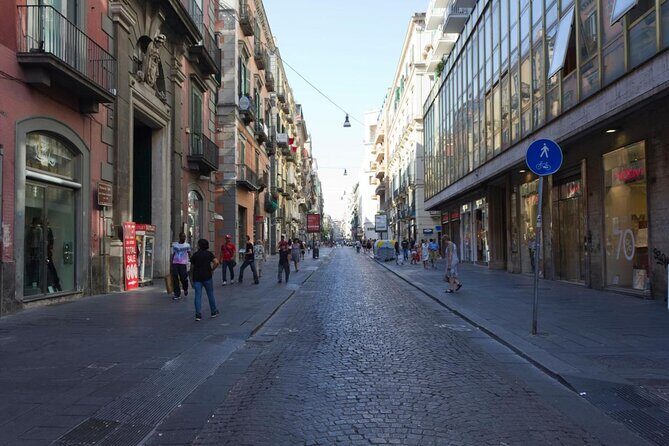 Naples: Pizza and Beyond Food Tour by Do Eat Better - Piazza Dante start point and a 3-hour, walk-and-taste rhythm