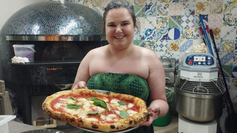 Naples: Pizza Making Class with Neapolitan Chef and drink - Wood-fired baking: tasting the result while it is still perfect