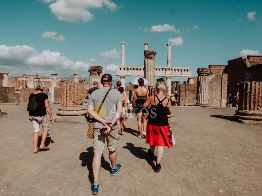 Naples: Pompeii and Mount Vesuvius Entry Tickets and Tour - The move to Mount Vesuvius: shared minibus rhythm and timing