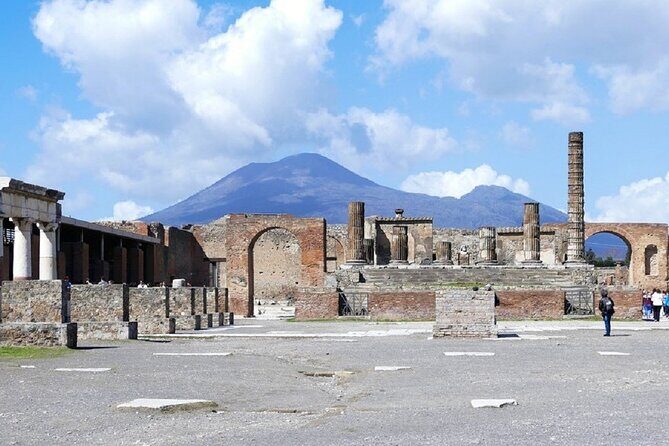 Naples, Pompeii and Vesuvius full day tour from Naples - Vesuvius National Park: the uphill hike you should take seriously