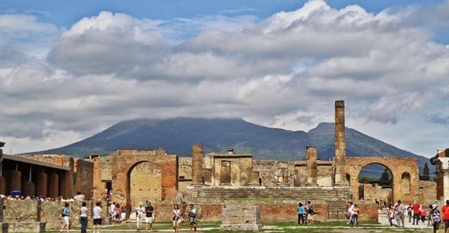 Naples: Pompeii, Vesuvius and Wine Tasting Tour - Getting Picked Up in Naples and Reaching Vesuvius Without the Hassle