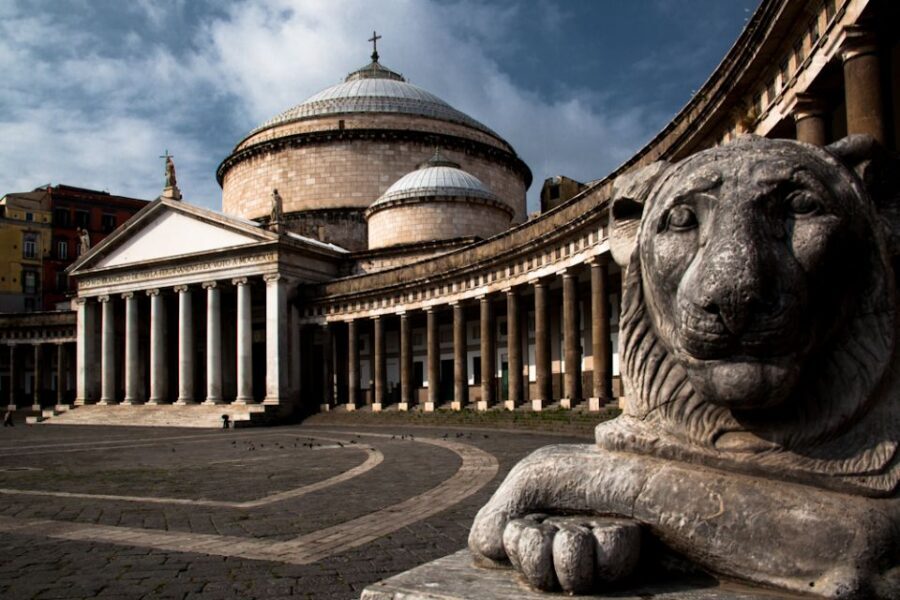 Naples: Private Classic Vespa City Tour - Spaccanapoli and Gesù Nuovo: the UNESCO core without fighting the streets