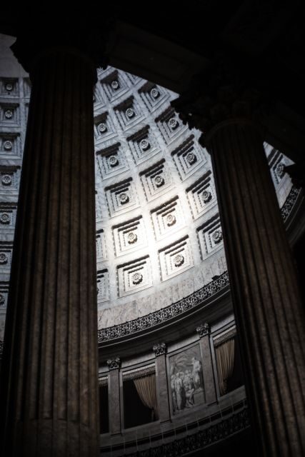 Naples: Private Tour by Classic Fiat 500 or Fiat 600 - Via San Gregorio Armeno: the Christmas Alley effect