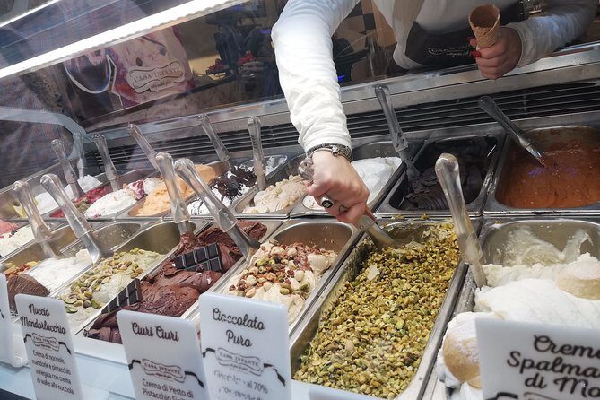 Naples: Street Food and Sightseeing Tour with Local Expert - San Gregorio Armeno lanes: fried pizza and nativity-scene craft