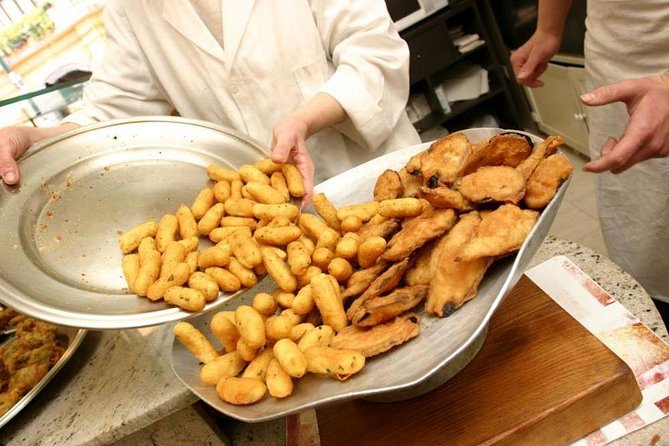 Naples street food walking tour - Starting at Fontana di Carlo II: Getting Your Bearings Fast