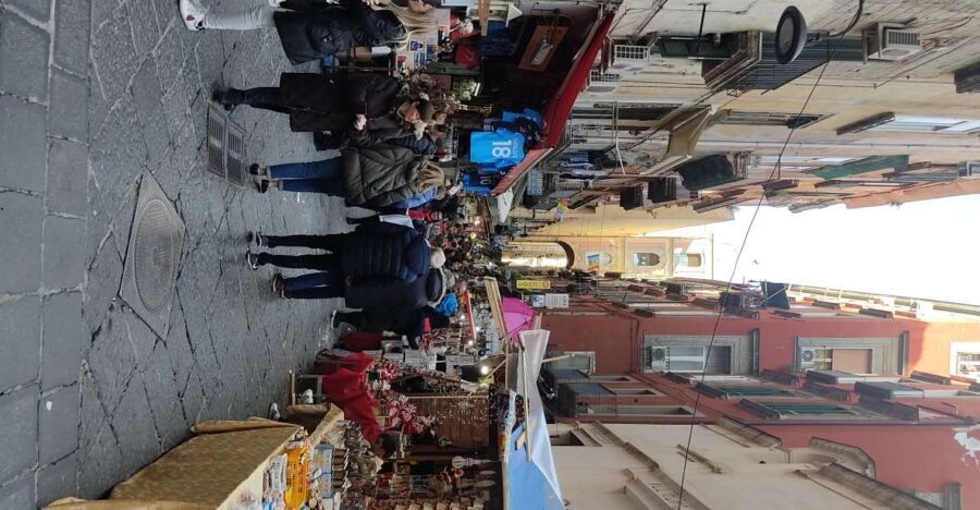 Naples: the magic of Christmas and Nativity scenes - Neapolitan presepi: why this tradition feels different