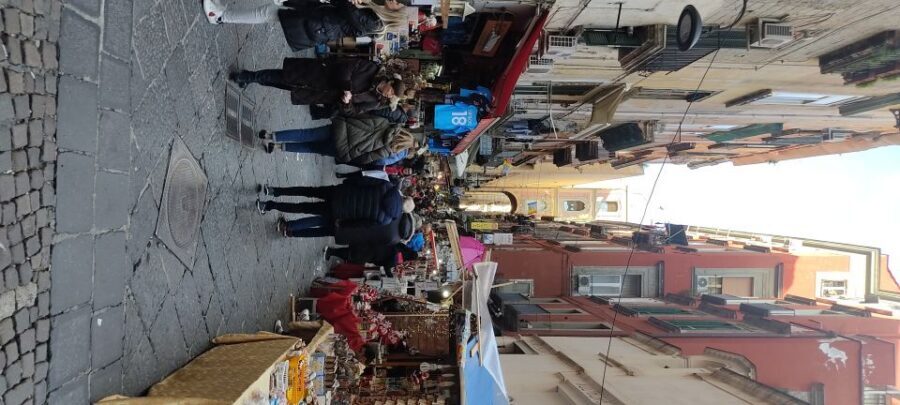 Naples: the magic of Christmas and Nativity scenes - Sant’Anna dei Lombardi: Renaissance traces and a ticketed 15th-century nativity