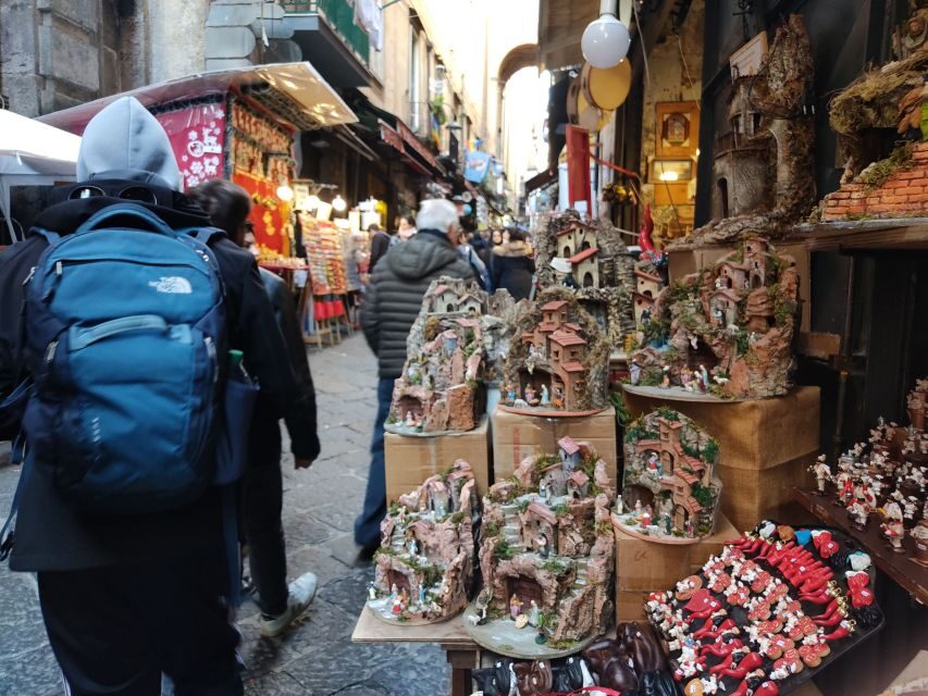 Naples: the magic of Christmas and Nativity scenes - Santa Maria del Purgatorio ad Arco: sacred street scenes in Naples style