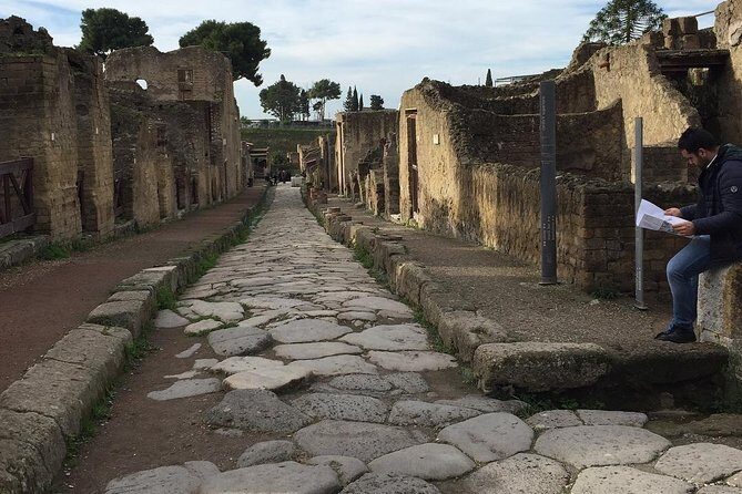 Naples to/from Positano Private Transfer & Optional Pompeii Stop - Comfort and Style on the Amalfi Coast Roads