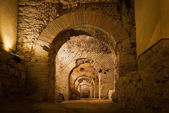 Naples Underground & Highlights Tour – Small Group Experience - Small-group format: why 16 people feels different in Naples